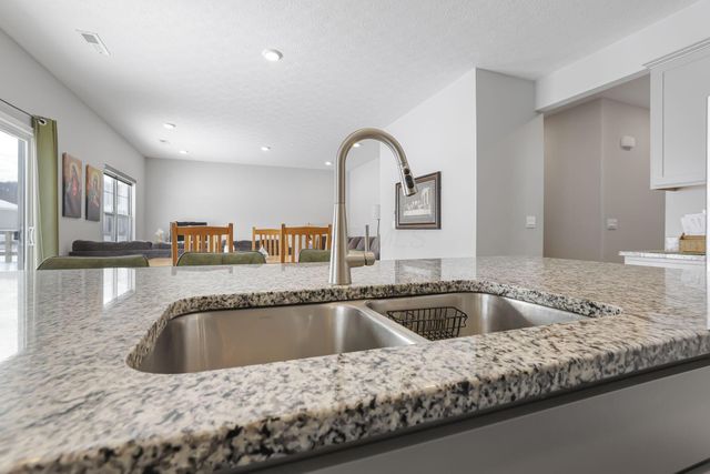 408 Jameson Lane, Newark, OH 43055