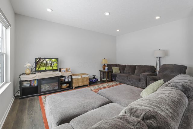 408 Jameson Lane, Newark, OH 43055