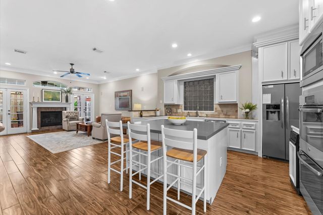 1135 Bayou Island Drive, Houston, TX 77063