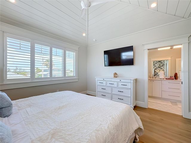 2918 GULF DRIVE, Bradenton Beach, FL 34217