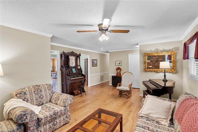 5341 Leesa Drive, Clemmons, NC 27012