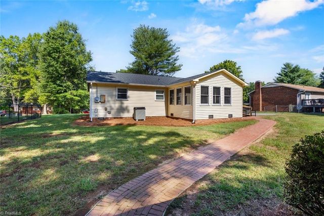 5341 Leesa Drive, Clemmons, NC 27012