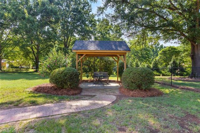5341 Leesa Drive, Clemmons, NC 27012