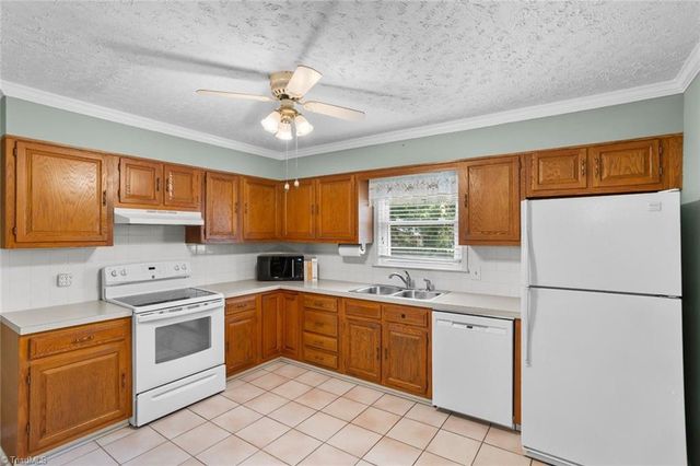 5341 Leesa Drive, Clemmons, NC 27012