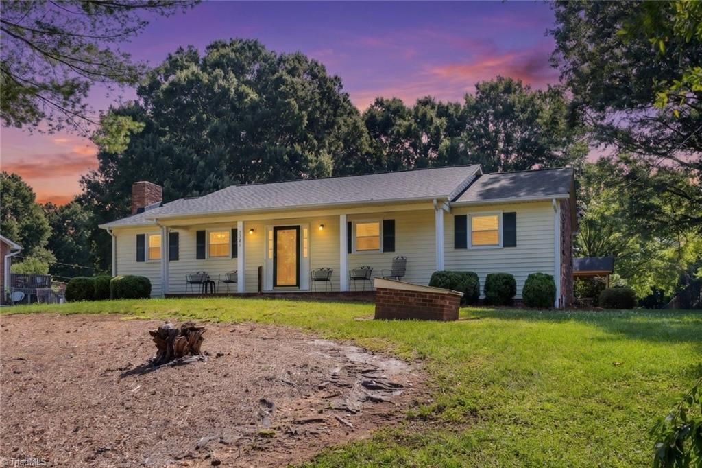 5341 Leesa Drive, Clemmons, NC 27012