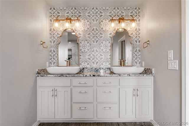 4808 E 142nd Place, Bixby, OK 74008