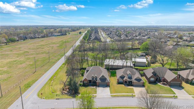 4808 E 142nd Place, Bixby, OK 74008