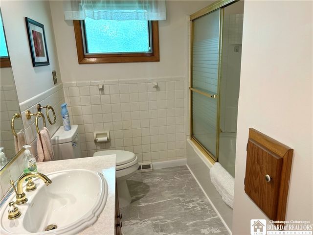 4 Oakwood Drive, Cheektowaga, NY 14227