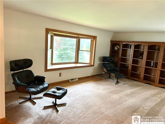 4 Oakwood Drive, Cheektowaga, NY 14227