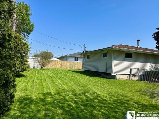 4 Oakwood Drive, Cheektowaga, NY 14227