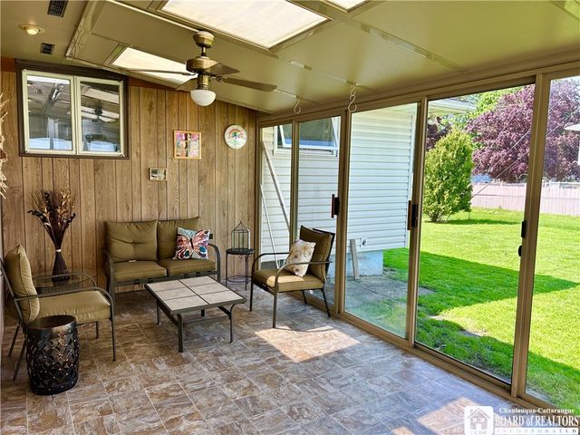 4 Oakwood Drive, Cheektowaga, NY 14227