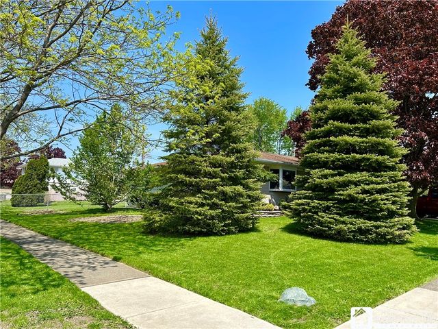 4 Oakwood Drive, Cheektowaga, NY 14227