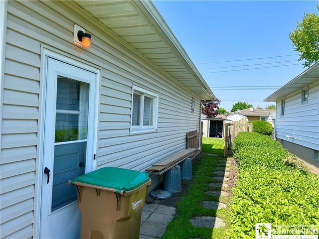 4 Oakwood Drive, Cheektowaga, NY 14227