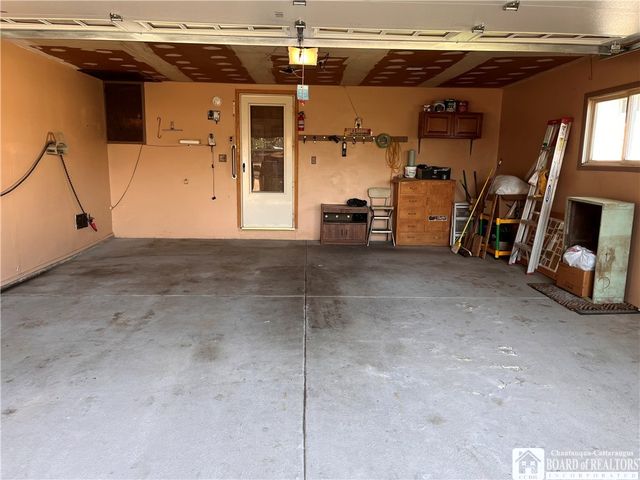 4 Oakwood Drive, Cheektowaga, NY 14227