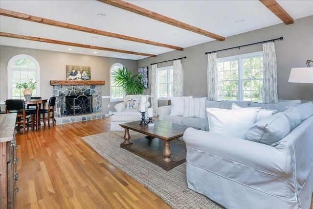 8 Millbrook Lane, Topsfield, MA 01983