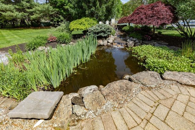 8 Millbrook Lane, Topsfield, MA 01983