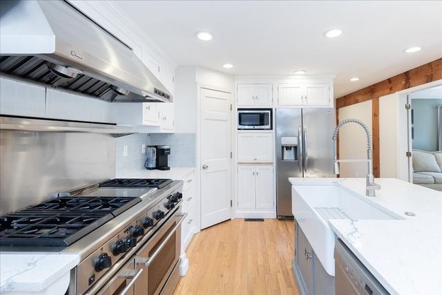 8 Millbrook Lane, Topsfield, MA 01983