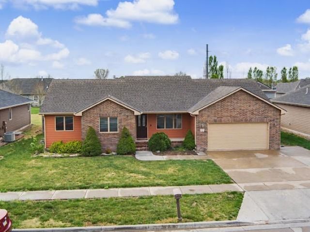 35 Wildcat Cir, Salina, KS 67401