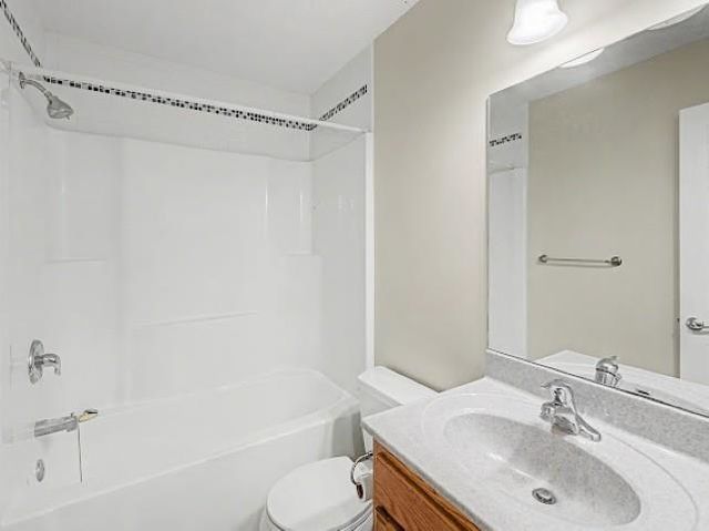 35 Wildcat Cir, Salina, KS 67401