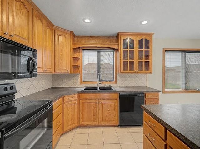 35 Wildcat Cir, Salina, KS 67401