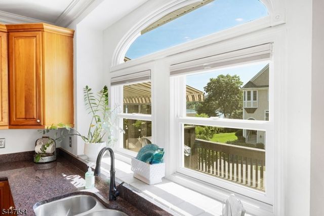 33 Catamaran Ct, Mount Arlington Boro, NJ 07856