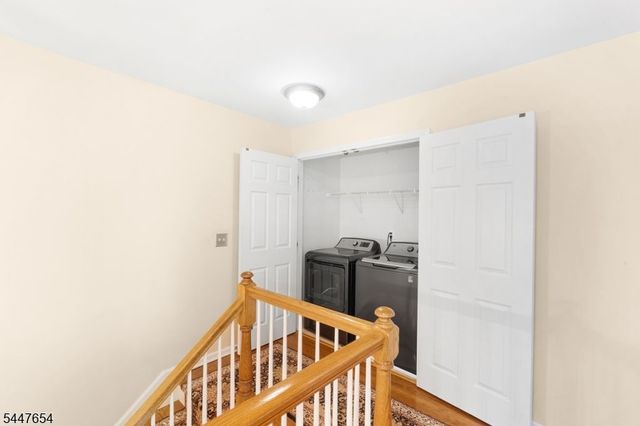 33 Catamaran Ct, Mount Arlington Boro, NJ 07856