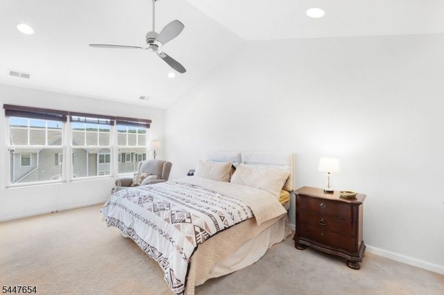 33 Catamaran Ct, Mount Arlington Boro, NJ 07856