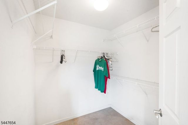 33 Catamaran Ct, Mount Arlington Boro, NJ 07856