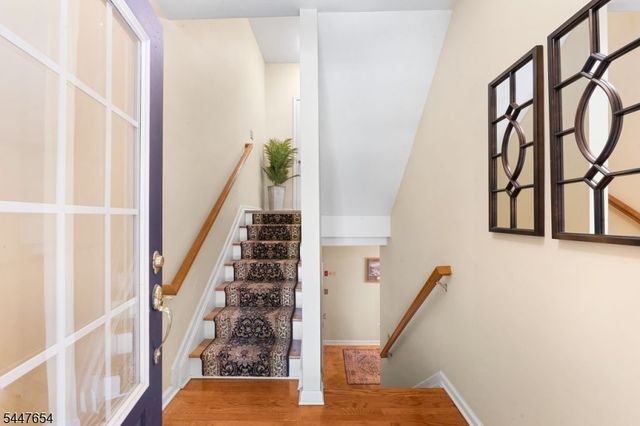 33 Catamaran Ct, Mount Arlington Boro, NJ 07856