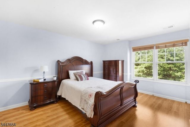 33 Catamaran Ct, Mount Arlington Boro, NJ 07856