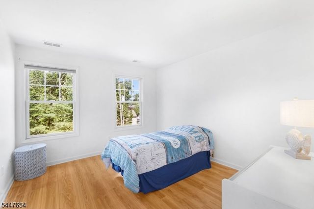 33 Catamaran Ct, Mount Arlington Boro, NJ 07856