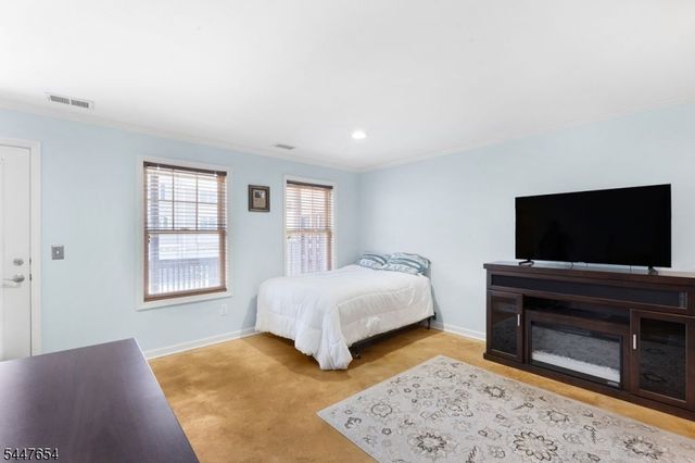 33 Catamaran Ct, Mount Arlington Boro, NJ 07856
