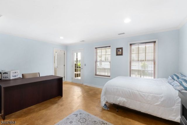 33 Catamaran Ct, Mount Arlington Boro, NJ 07856