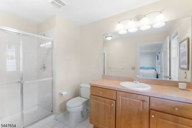 33 Catamaran Ct, Mount Arlington Boro, NJ 07856