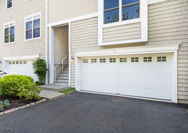 33 Catamaran Ct, Mount Arlington Boro, NJ 07856