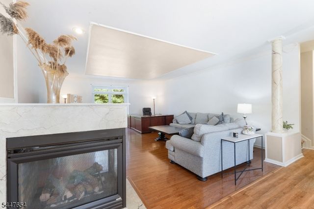 33 Catamaran Ct, Mount Arlington Boro, NJ 07856