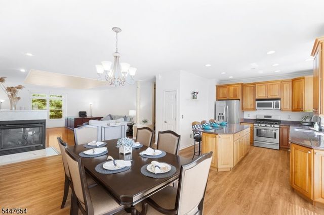 33 Catamaran Ct, Mount Arlington Boro, NJ 07856