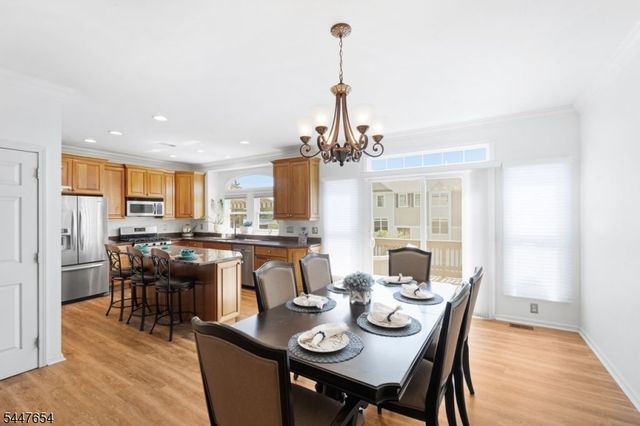 33 Catamaran Ct, Mount Arlington Boro, NJ 07856