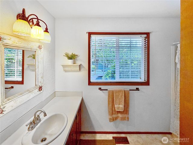 3815 Hillview Court NW, Olympia, WA 98502
