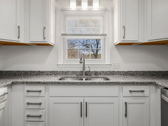404 Shamrock Dr, Boiling Springs, SC 29316