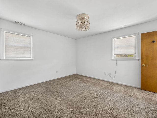 404 Shamrock Dr, Boiling Springs, SC 29316