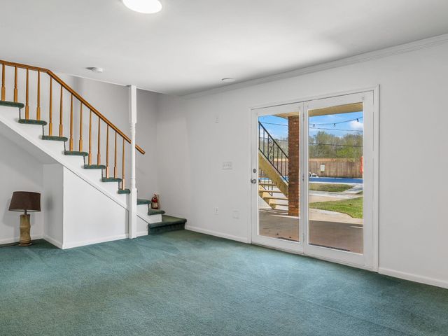 404 Shamrock Dr, Boiling Springs, SC 29316