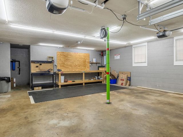 404 Shamrock Dr, Boiling Springs, SC 29316