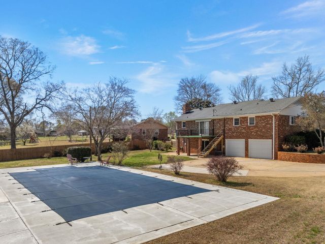 404 Shamrock Dr, Boiling Springs, SC 29316