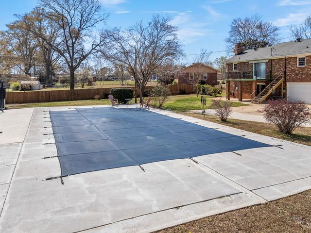 404 Shamrock Dr, Boiling Springs, SC 29316