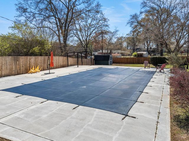 404 Shamrock Dr, Boiling Springs, SC 29316