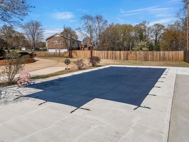 404 Shamrock Dr, Boiling Springs, SC 29316
