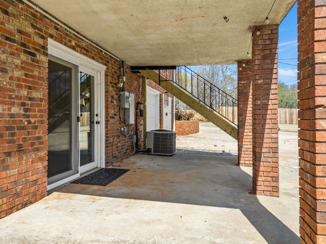 404 Shamrock Dr, Boiling Springs, SC 29316