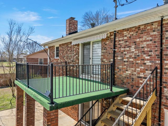 404 Shamrock Dr, Boiling Springs, SC 29316