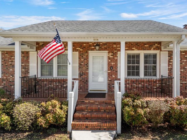 404 Shamrock Dr, Boiling Springs, SC 29316